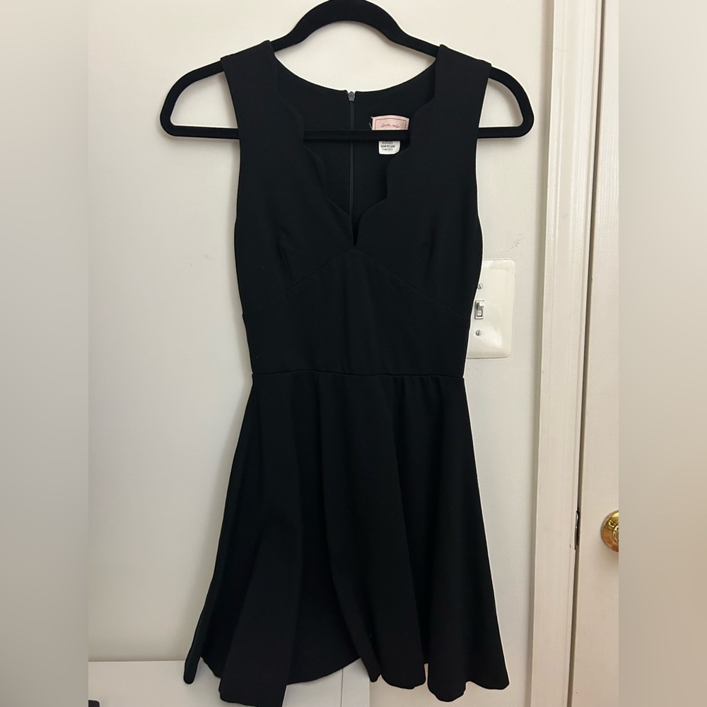 LOVE...ADY Scallop V Neck Mini Skater Dress Black
